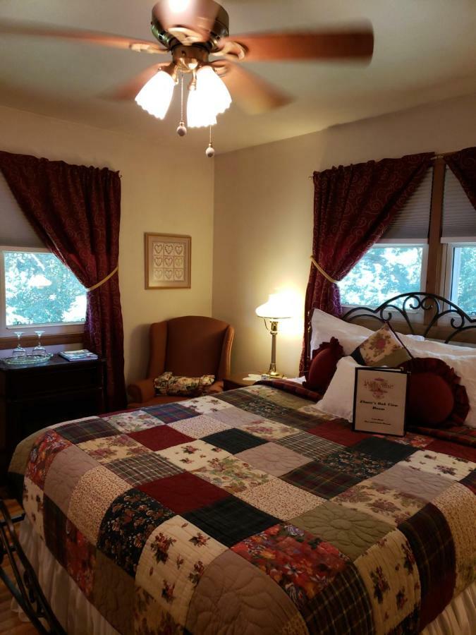 Oak Hill Bed And Breakfast Wisconsin Dells Exterior photo